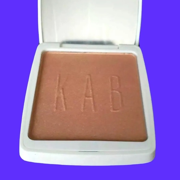 🆕KAB COSMETICS GLOW POWDER IN BRONZED BABE🆕 - Picture 2 of 8
